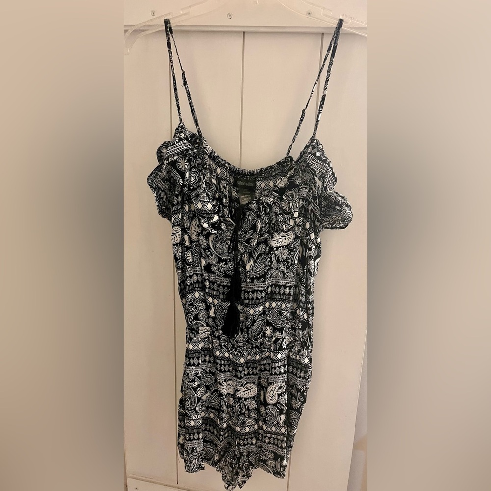 shosho Black & White Paisley Cold-Shoulder Camisole Romper